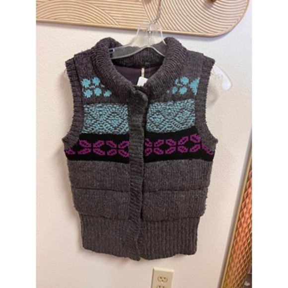 Free People Sweaters - Free People Vest Sweater Size XS Wool Blend Fair Isle Pattern Ribbed Snap Button